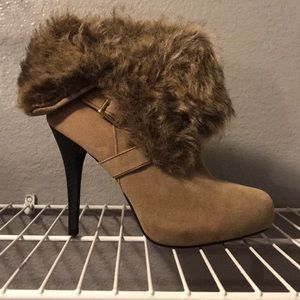 Fur ankle boots with Buckle